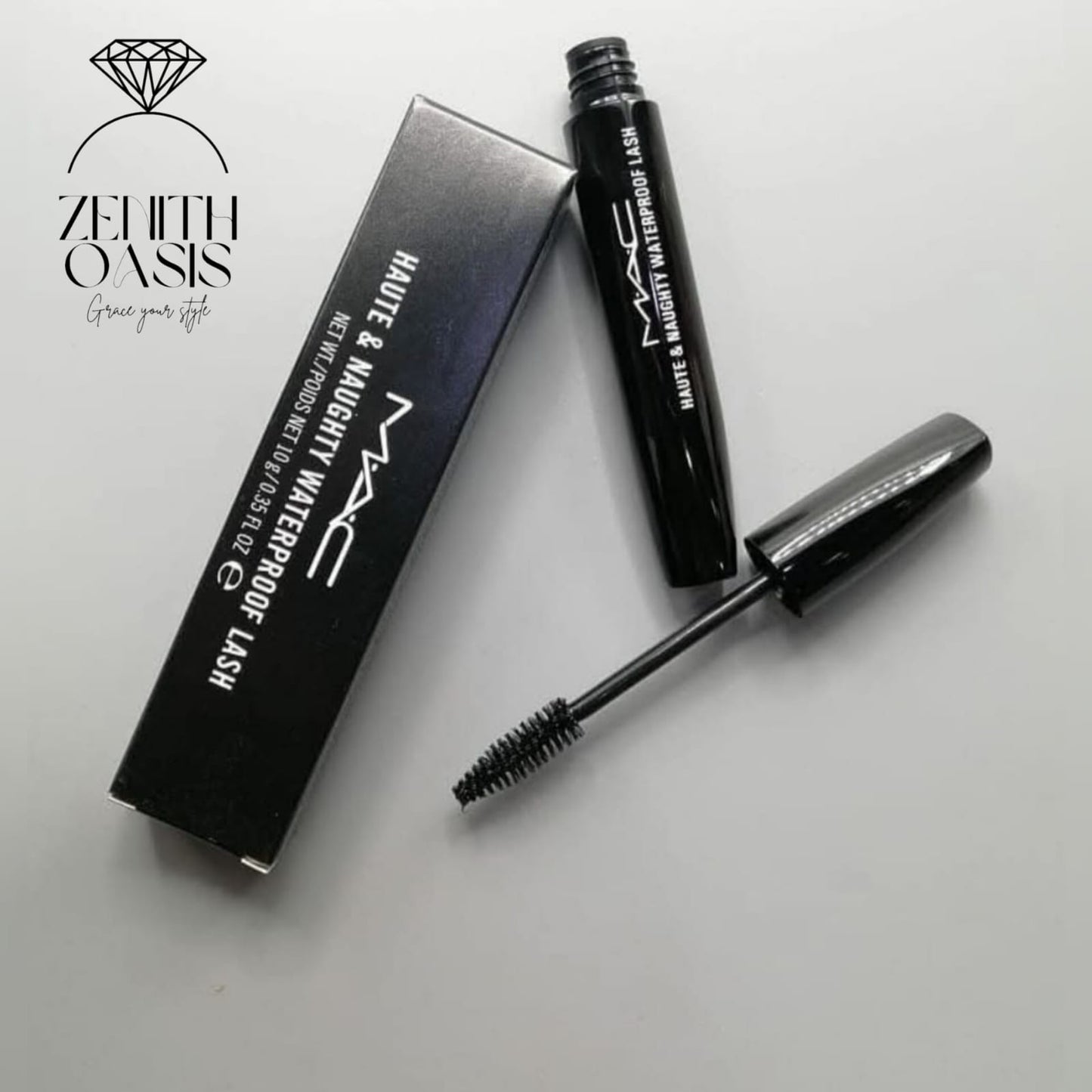Attractive Black Maskara