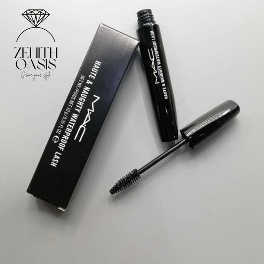 Attractive Black Maskara